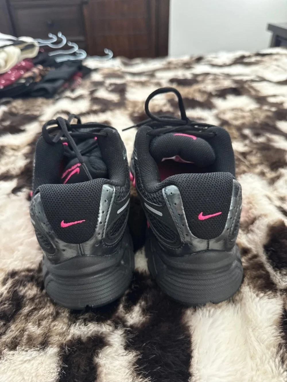 Nike Women’s Black & Hot Pink Athletic Sneakers